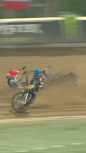 Always fearless, intense tight-quarters racing from @speedwaygp . #speedway #motorcycle #racing #moto #motorcycles #gp #motorcyclesofinstagram #race #dirt #flattrack #motorcyclelife #crash #wreck #wipeout #jawa #alcohol #rap #hiphop #music #naughtybynature #billylane #sonsofspeed #choppersinc | Billy Lane of Choppers Inc.