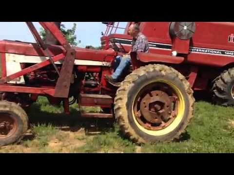 IH 666 Tractor with loader