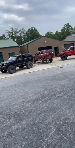Lost the lug nut socket figure this would work just as good 🤣🤣#xj #rednecks #goodtimes #jeep @Tabitha Hollingswort @Jacob allen