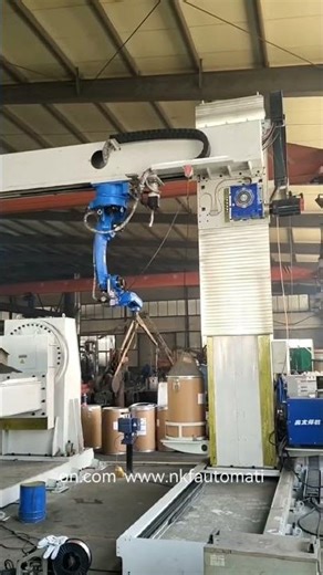 Demonstration of our positioner and gantry system supporting Yaskawa robot applied to welding.