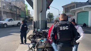 230K views · 1.1K reactions |  CONDUCTOR SE ESTAMPA CONTRA COLUMNA DE LÍNEA 12 EN ZAPOTITLÁN⚠️❌ Las calles de Tláhuac se convirtieron en Mónaco cuando un “alucín” perdió el control de su auto y se estampó contra la columna del metro. Esto en Av Tláhuac y Guillermo Prieto, en Zapotitlán. | Buzón Tláhuac | Facebook