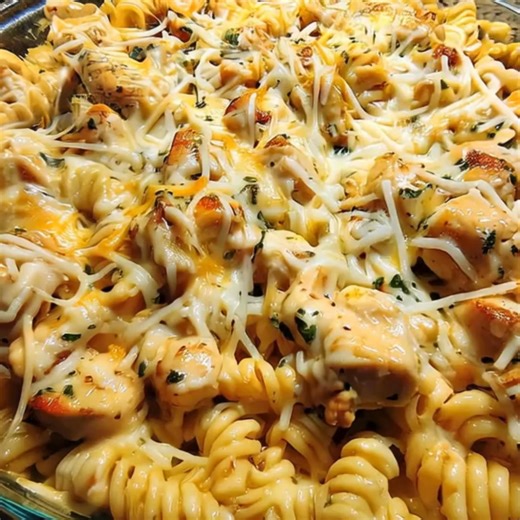 5.5K views | Creamy Chicken Pasta Bake Ingredients: 12 oz rotini...