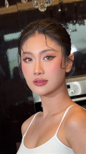 @Nguyễn Hoàng Phương Linh nay muốn đi tone xuân 💕 Makeup by Rew Hairstylist Huỳnh Thiên #xuhuong #trending #viral #misscosmovietnam2025 #nguyenhoangphuonglinh