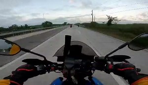 High Speed Tank Slapper 😬 Scary sh*t | MotoDeck