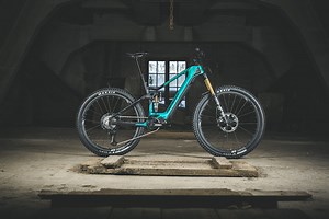 2020 Merida eOne-Sixty gets a carbon overhaul & new Shimano battery