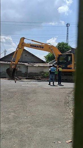 Ekskavator Komatsu alat berat di Indonesia yg didistribusikan secara resmi oleh United Tractors.