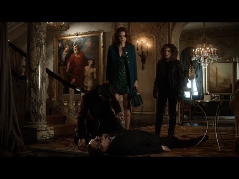 110. Gotham (s3e9-10). Ivy, Selina and Bruce finds a key inside the necklace./Ivy slips from Manor.