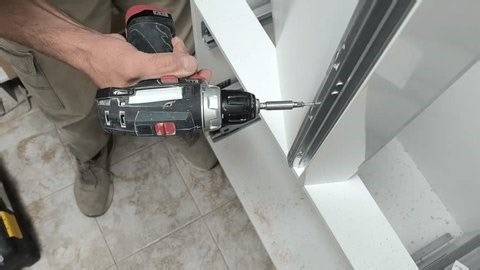 clip-3973314663-hands-worker-using-screwdriver-tighten-screw-into