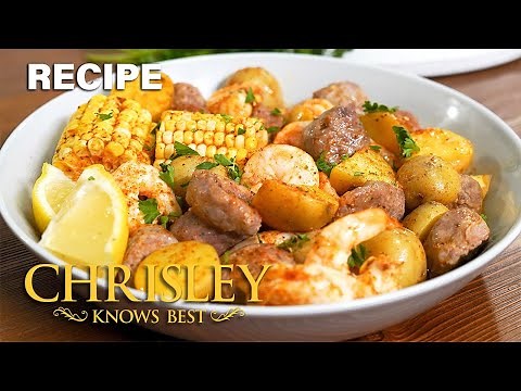 Grayson And Julie Make Shrimp Boil Foil Packs | What's Cooking With Julie Chrisley