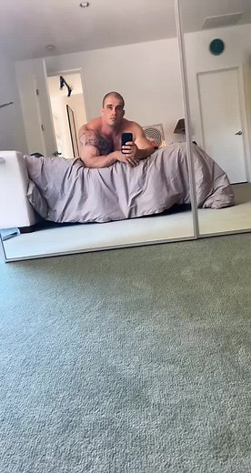 Invitation 🥰😘. #bed #daddy #man #lgbtq #handsome