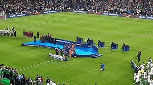 You gotta love a trophy lift 🏆 | Nizaar Kinsella