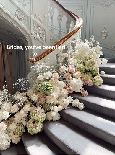 Transform Your Wedding with Statement Floral Pieces