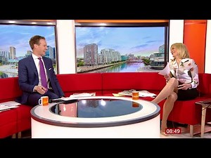 Louise Minchin, leg cross April20