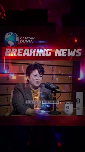 Guys, Connie Rahakundini Bakri guru besar hubungan internasional yang sekarang mengajar di Rusia baru balik ke Indonesia dan bicara sesuatu yang menurut gue paling jujur dan paling berani yang pernah gue dengar tentang kondisi negeri ini. Dia tidak bicara dari pinggir. Dia bicara sebagai orang yang melarikan diri dari Indonesia karena nyawanya terancam. Sebelum Prabowo dilantik Connie terlalu keras menolak proses Gibran yang menabrak konstitusi. Dia bahkan turun sendiri ke depan Istana. Bukan ak