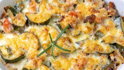 Nyári cukkinis rakottas sajttal sütve: egyszerre krémes és roppanós