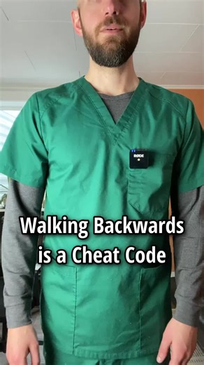 Walking Backwards is a Longevity Cheat Code #fitnesstips #longevity #arthritis #physicaltherapy