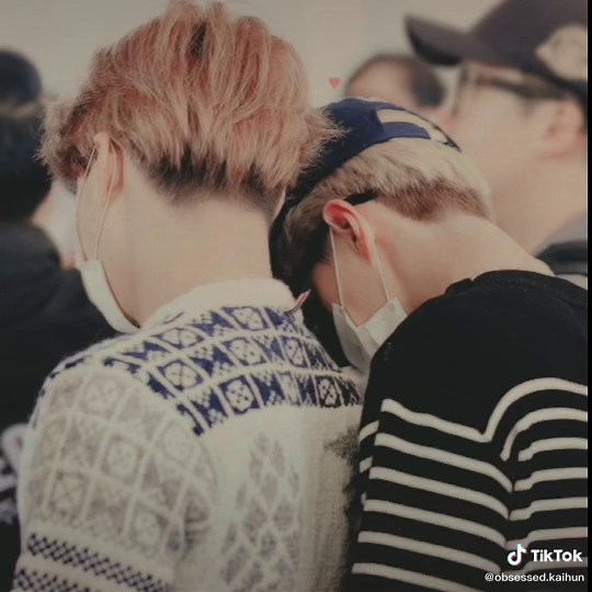 Sehun and Kai's Back Hug Moment Revealed