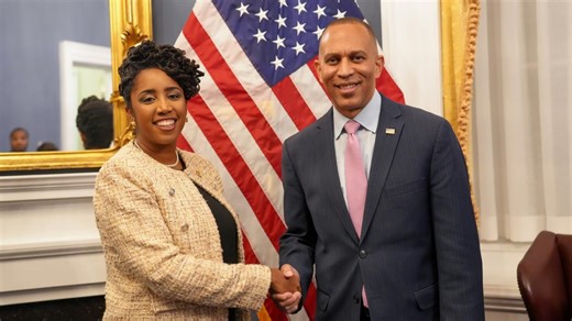 Congresswoman Erica Lee Carter holds swearing-in ceremony with 18th District community