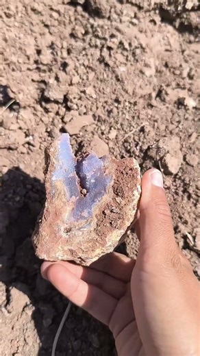 DEEP BLUE DESERT AGATE ! #agate #rockhounding #geology #gemstone #nature #desertfind #satisfying