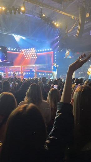 Last night was a ball of emotions .. my husband surprised me with floor seats to the Jonas Brothers 😭 other than the time we met them this was the closest at a concert and I felt all of the emotions and I am so grateful and spoiled by my husband! I wish I could have came home to share all my excitement but will have these memories to share later. Thank you baby for an amazing anniversary gift wish I got to experience it with you and thank you @joshfra for all the support last night ! Also can y