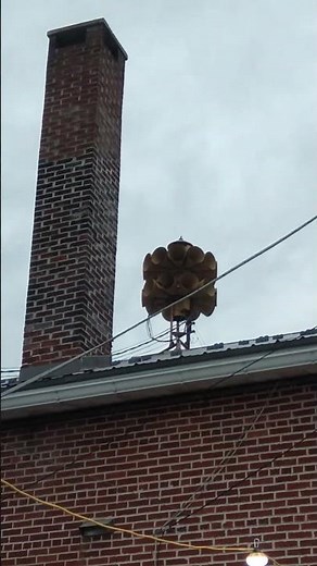 Federal Signal 3T22A Siren Sounding In Attack Signal In Shartlesville Pennsylvania