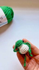 Crochet Frog Keychain | Crochet Royal