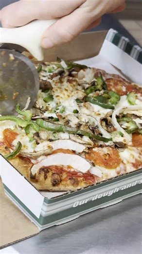 Ameci pizza and pasta kitchen | Fresh out the oven and going crazy 😮‍🔥 Pull up to Ameci. 📍 3869 rancho vista blvd, Palmdale, California 93551 #HighDesertEats... | Instagram