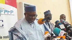Cérémonie de restitution et de signature solennelle du document consensuel sur la charte des partis politiques. Mamadou Oumar Sidibé président de PRVM-FASSOKO | BTM Médias | Facebook