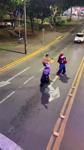 Carreta Furacão: Música e Alegria em Diversos Lugares