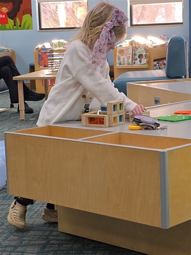 Forever grateful for our local library 📚 Free creative play, endless imagination, and a safe space for kids to just be kids. Blocks, books, activities, and zero pressure to buy anything—just learning and fun. Truly one of the best community resources we have ❤️ #librarylove #freefamilyfun #creativekids #libraryday