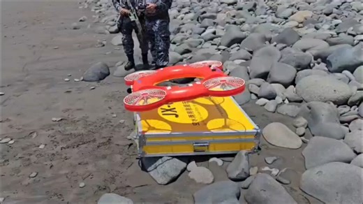 JX-6A能否抵御海浪？这个视频给你答案。该视频由南美客户所拍，一镜到底，真实测试。该无人机降落在波浪滚滚的海平面上后还可以再次起飞，这得益于其四旋翼的设计优势