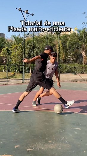 TUTORIAL “PISADA DE CALCANHAR” ⚡️ (SALVEM PARA TREINAR DEPOIS ❤️) tags: #futsal #soccer #futebol #tutorial #drible #skill #brfutsal #433 #7futsal #futsalénadecathlon #kipsta #barrio #fyp | Gabriel Elias ™
