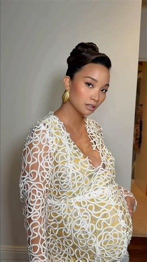 Full glam, half the dress… will post the rest tomorrow 🤩. #tiktokawards #glam #makeup @nikolevega_