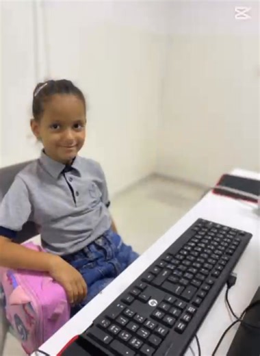 🖱️ Our Grade 2 students learning basic computer skills with excitement! With ms rayan | مدرسة المختار الدولية - طريق الشط