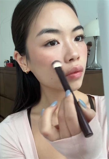 #grwm @Victoria Beckham Beauty illuminator @Parnell US cushion foundation @milkmakeup contour @rhode skin blush, glazing mist @Hourglass Cosmetics brushes, eye shadow, eye liner @Patrick Ta Beauty brush @Makeup By Mario brush @Shop MAKE Beauty brow gel @makeupforever lip liner @Haus Labs concealer, gloss