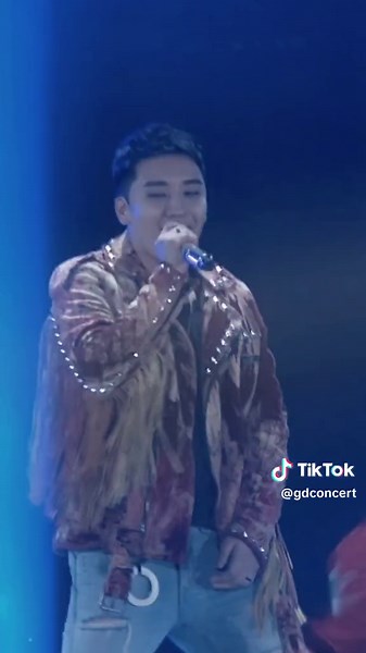 BigBang Fantastic Baby Concert Performance ft. G-Dragon, Taeyang, Seungri, TOP, Daesung