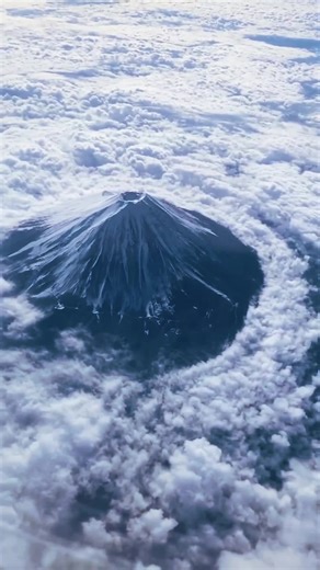 Mount Fuji erupted 18 times, with the last eruption in 1707, after which it was dormant.#Scenery #beauty