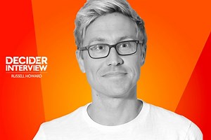 British Comedian Russell Howard Has Figured Out How to Pack Political Comedy With Positive Vibes