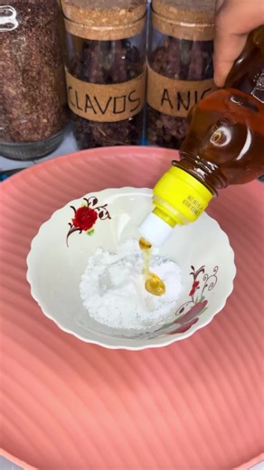 **🔥 El Truco del Bicarbonato y la Miel que Todos los Mayores de 40 Están Buscando** #SaludNatural #Bicarbonato #Miel #Bienestar #RemediosCaseros