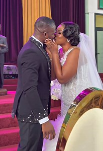 What a Breathtaking Wedding Kiss. The groom totally forgot they were still in church 😇❤️🔥 Love is just too sweet. It is a beautiful thing! 📸 @emepha_ida Soso Fresh Skincare | Sonia Okehie's Blog