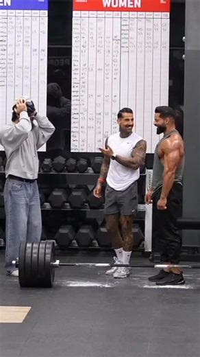 ANATOLY FITNESS💪🏋‍♂ on Instagram: "#anatoly #gym #prank #motivation"