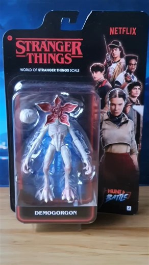 Stranger Things Demogorgon Jazwares Hunt & Battle Action Figure Unboxing Review This Netflix Stranger Things Action Figure Hunt & Battle Demogorgon is perfect for recreating iconic moments from final season of the hit series! This 10cm tall figure is based on the gruesome monster's appearance in the fifth season. It's also fully compatible with all other Stranger Things 10cm scale figures, vehicles and playsets (each sold separately). Featuring premium show-accurate design, multiple points of ar