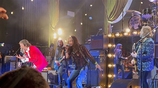 Steven Tyler Gives Surprise Performance and His First After Vocal Damage