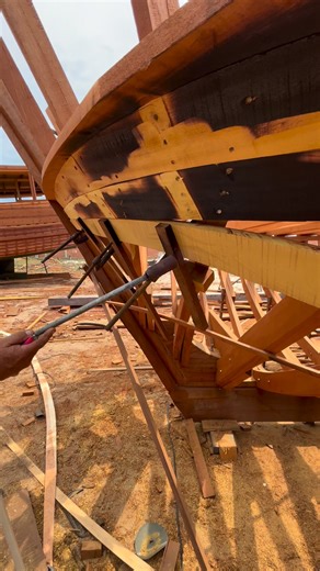 20K views · 191 reactions | COMO É CURVADO A TÁBUA DA PROA 蝹️ #estaleirodomamão #estaleiro #passeio #barcos #Boat | Estaleiro Do Mamão | Facebook