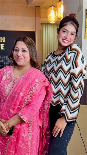 চুলের রঙ বদলান, বদলে ফেলুন নিজের লুক! ✨🎨 একঘেয়ে লুক আর কতদিন? একটু কালার চেঞ্জেই আপনি হয়ে উঠতে পারেন more bold, more confident & more stylish! আপনি চাইলে— 🔥 Brown / Mocha 🔥 Ash Blonde / Ice Blonde 🔥 Fashion Color (Blue, Pink, Wine Red) 🔥 Balayage / Ombre 🔥 Highlight / Lowlights সব ধরনের Hair Color আমরা করি সেফ, অ্যামোনিয়া-ফ্রি প্রোডাক্টে, যা চুলকে ক্ষতি না করে দেয় গভীর শাইন ও সুন্দর, নরম ফিনিশ। চুলের ধরন বুঝে কালার সাজেশন দেওয়া হয় এক্সপার্টদের মাধ্যমে। 📍 ঠিকানা: 66, Gasul Azam Avenue, Sec