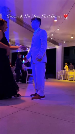 1.6K views · 14 reactions | Groom & his mom first dance #firstdance #louisianaphotographer #destinationweddingphotographer #motherofthegroom #neworleansweddingphotographer #neworleansphotographer #destinationwedding #bride #pensacolaflorida #beachweddinginspiration | Yehleen Photography, LLC | Facebook