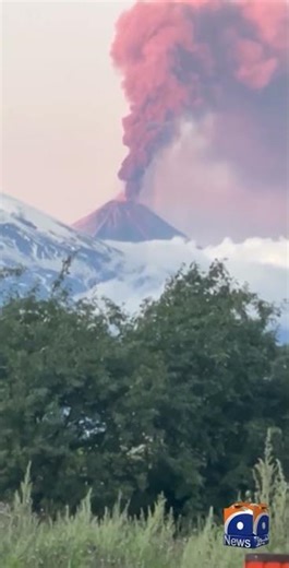 Watch pink clouds rise from Klyuchevskoy volcano eruption in Kamchatka | Geo News English