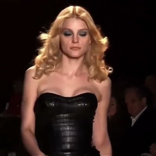 Jessica Stam for Zac Posen Fall 2011 RTW Collection #runway #catwalktour #fashionrunway
