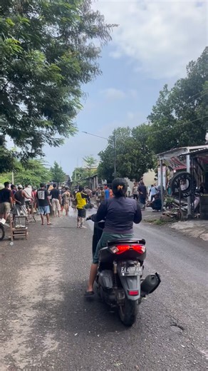 MARAS | SAMAWA | INFO SUMBAWA | Gotong royong warga kampung Mande dalam renovasi masjid. Terimakasih kepada para donatur. Temanteman yang lewat kampung Mande boleh... | Instagram