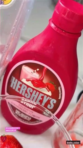 Strawberry smoothie#trending #viral #viralvideo #youtubeshorts #youtube #food #mha #fyp #drink #yum